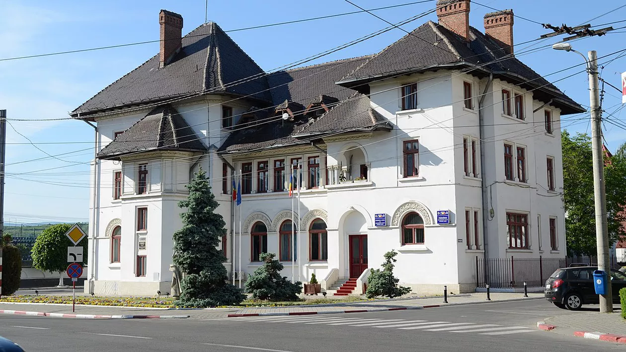 Primăria Târgu Jiu, acuzată că a construit o stradă pe terenul unui cetățean, înainte să-l exproprieze și să-l despăgubească