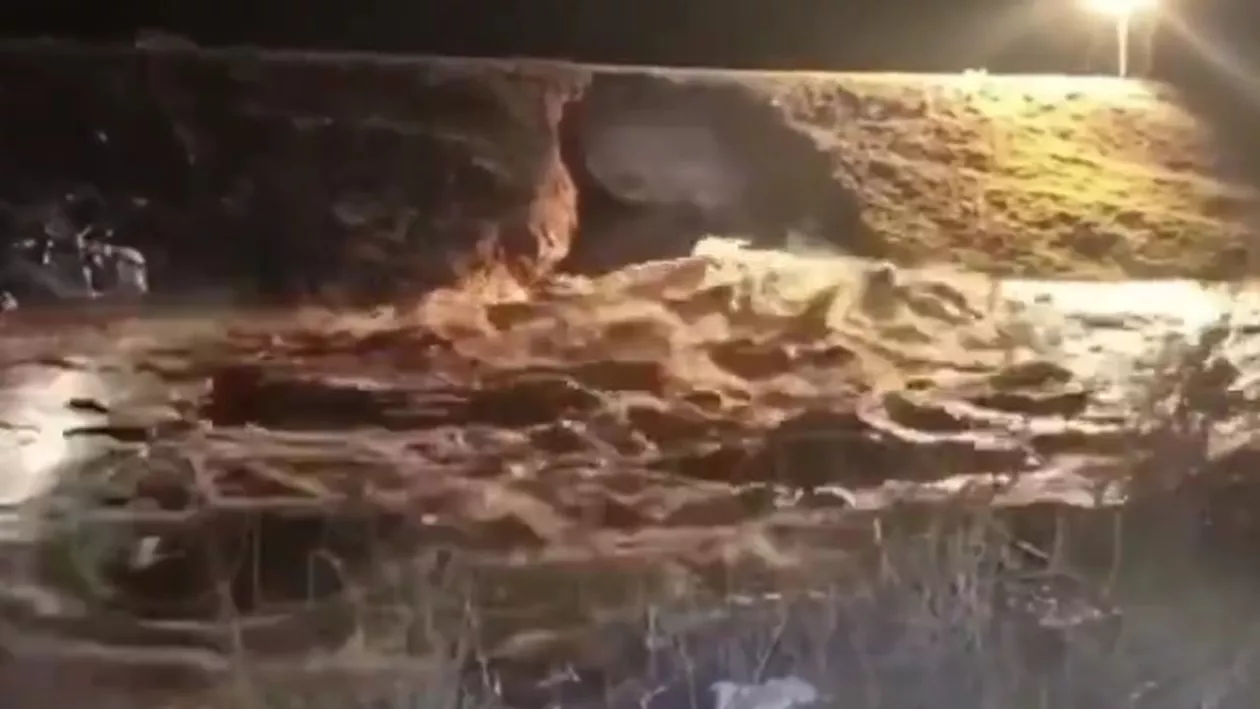 Baraj rupt în Rusia: Zeci de mii de oameni evacuați din calea apelor (VIDEO)