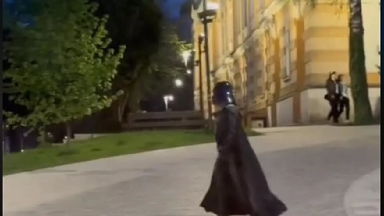 Darth Vader la plimbare prin Cluj. Cum a fost surprins celebrul personaj de internauti (VIDEO)