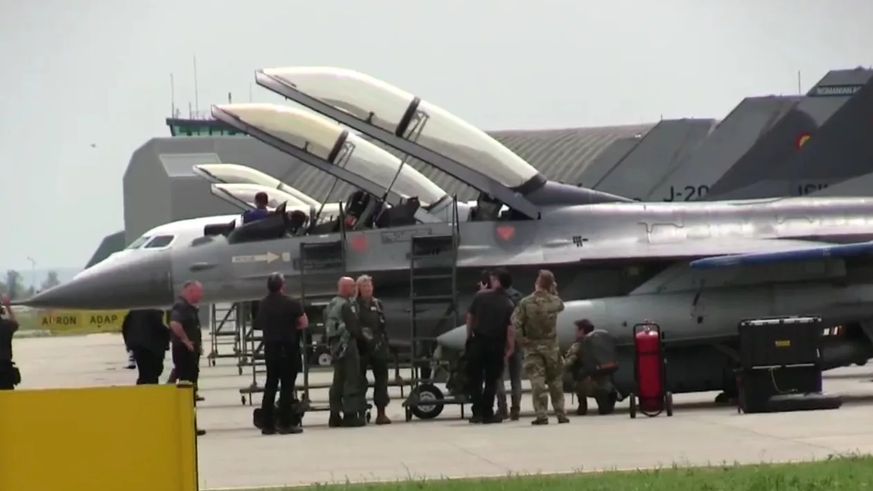 Trei avioane de luptă donate de Olanda României au ajuns miercuri în țară. Pentru ce vor fi folosite (VIDEO)