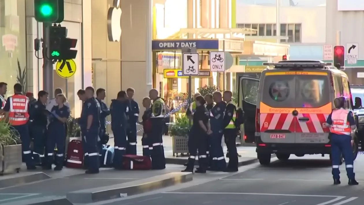 Bărbatul care a atacat cu un cuțit oamenii dintr-un mall din Australia viza femeile. Șase persoane au murit