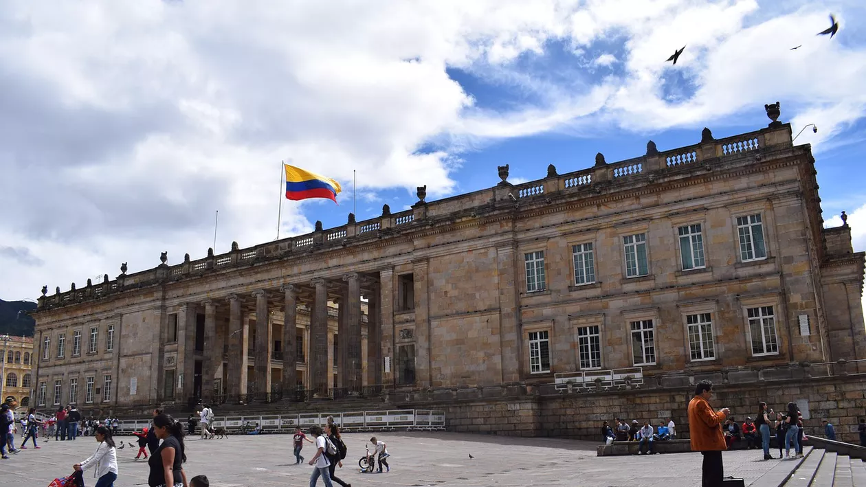 Locuitorii din Bogota, sfătuiți să facă duș în doi și să renunțe la practicile zilnice de igienă din cauza secetei: „Nu faceți baie!”