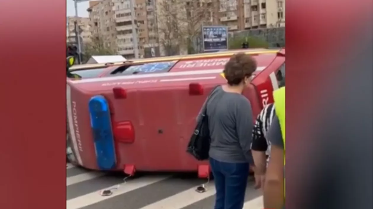 Accident cu ambulanța în București. Trei persoane au ajuns la spital