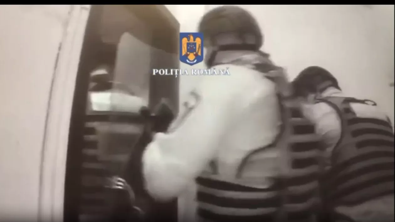 Caz șocant în Capitală. Gemeni în vârstă de 4 luni sechestrați de un individ beat. Au intervenit mascații de la Acțiuni Speciale pentru a-i salva (VIDEO)