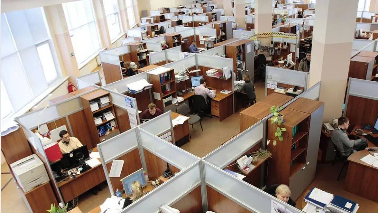 Criza din IT se extinde: Tot mai multe companii trec la concedieri și există temerea unor efecte negative în alte industrii
