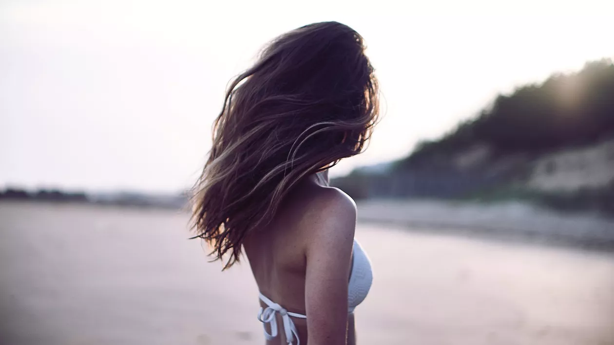 Este bine să îți speli părul în fiecare zi? Iată ce spune un expert