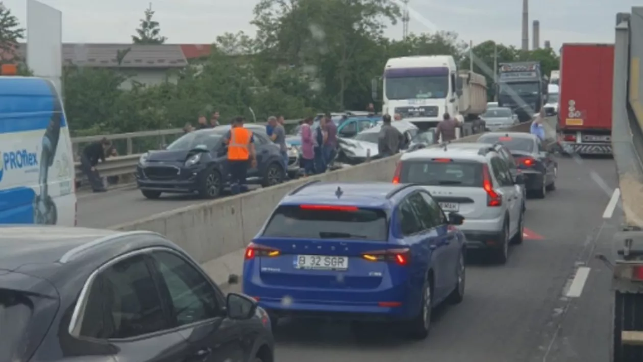 Grav accident pe DN1. Șase autoturisme și un TIR, implicate în coliziune. Traficul este blocat pe sensul către București. Bilanțul victimelor