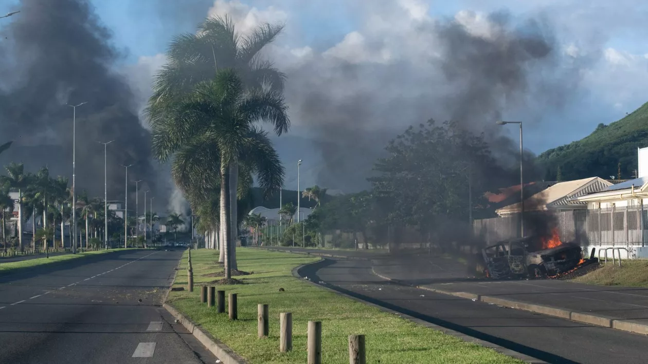 Șase români au fost evacuați din Noua Caledonie, unde violențele continuă. Anunțul MAE
