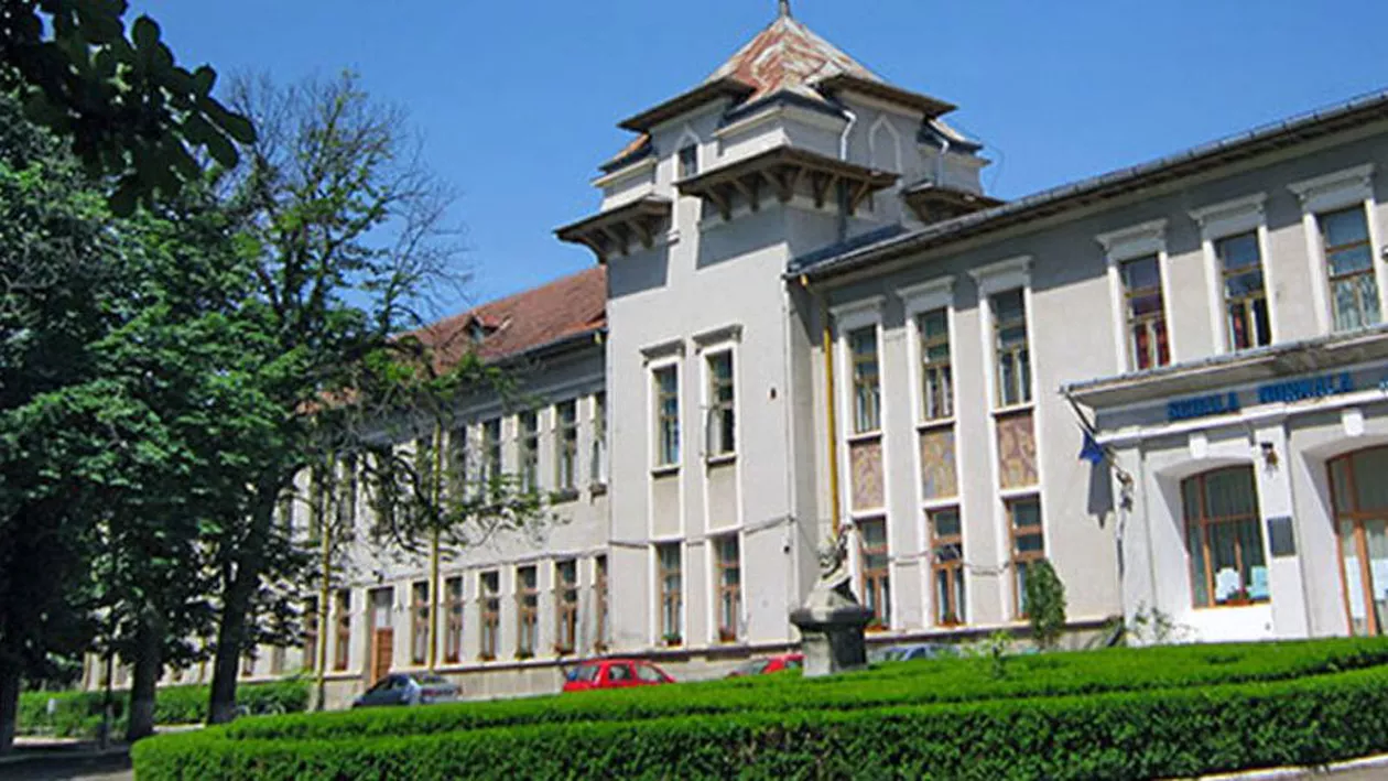 Depozit cu muniţie din al Doilea Război Mondial, descoperit în curtea Colegiului Pedagogic „Vasile Lupu” din Iași, la câteva zeci de metri de căminul internat: „Sunt sute, chiar mii de proiectile”