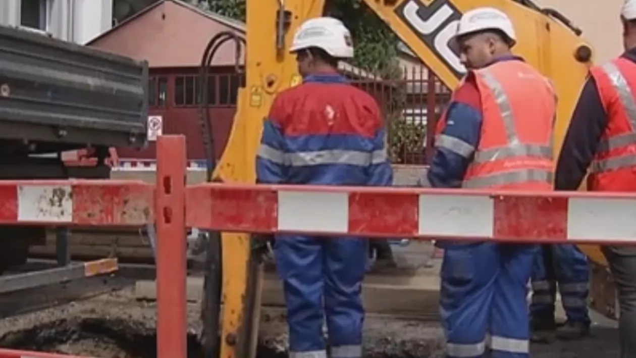 Crater de 2 metri în Sectorul 1 al Capitalei. Situația din Slănic și Cluj a apărut și în București