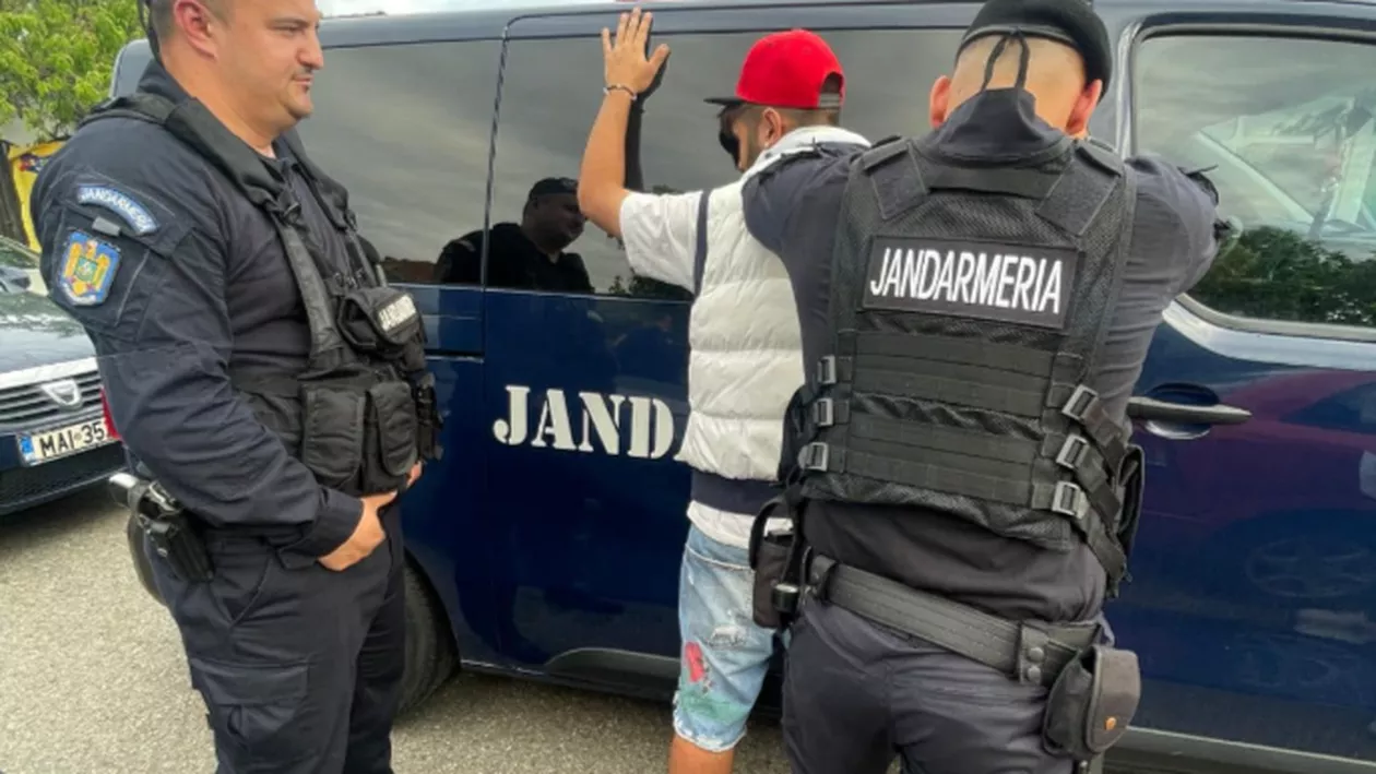 Cuțit de vănâtoare confiscat de jandarmi la „Zilele elevilor”. Motivul pentru care tânărul avea arma la el