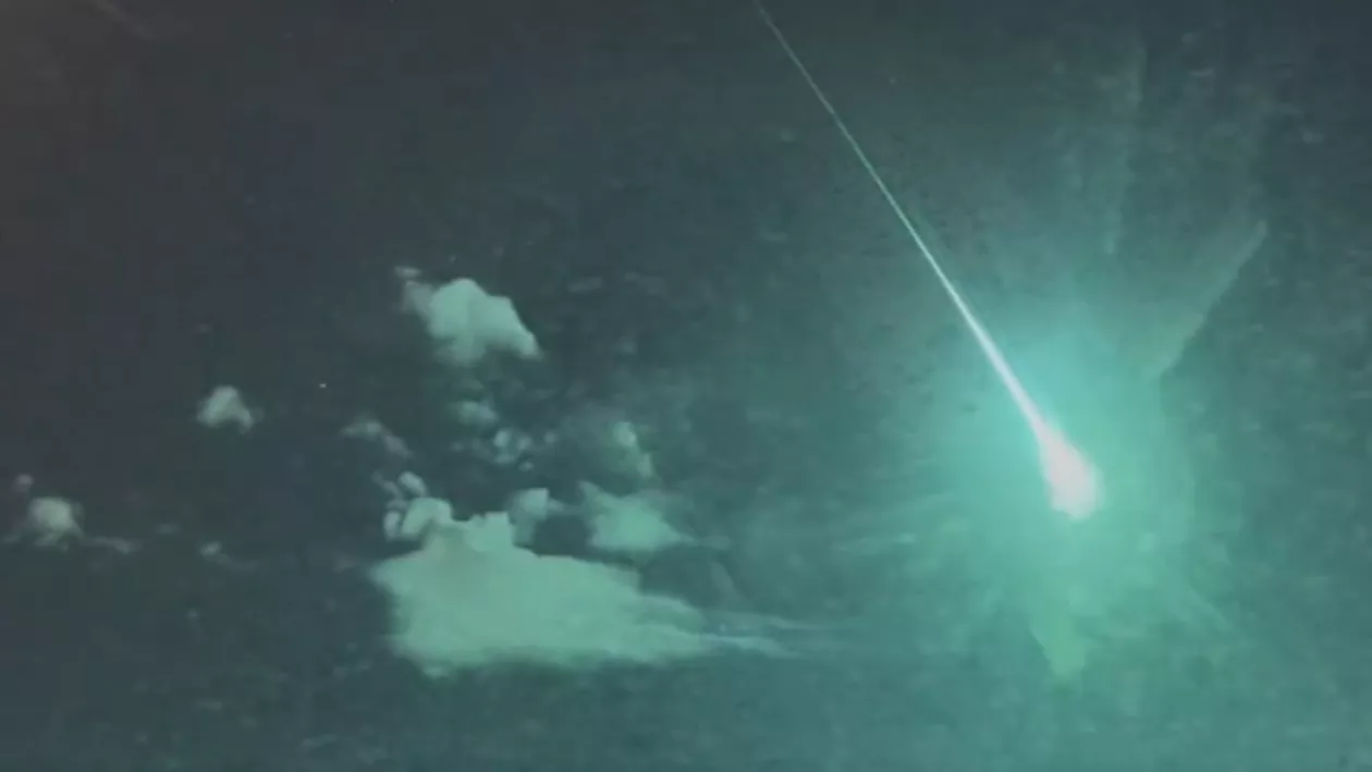 Cer luminat în plină noapte, în Spania și Portugalia. O bucată de cometă a ars deasupra Atlanticului (VIDEO)