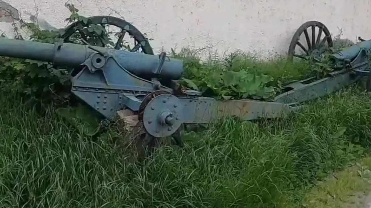 Două tunuri din Primul Război Mondial zac în curtea unei instituții din Târgu Jiu. Sunt în proces de preluare în patrimoniu