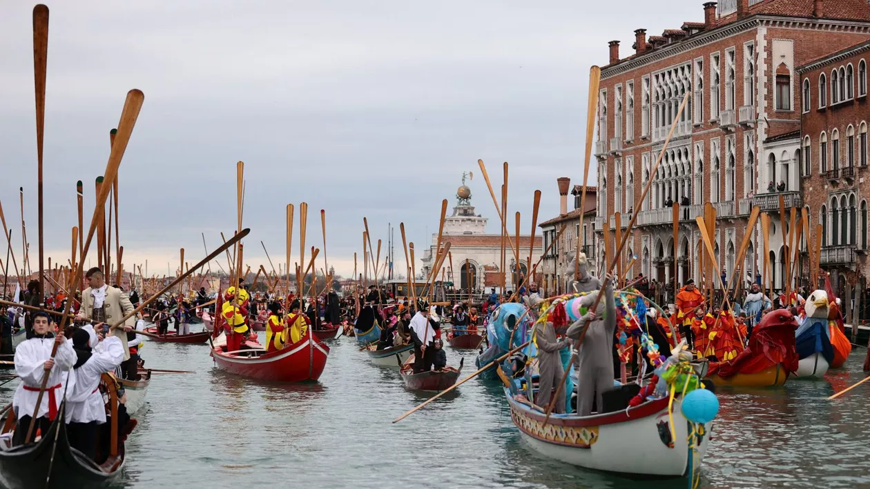 Veneția caută gondolieri. Cât costă un curs de formare și care sunt condițiile pentru a obține acest post