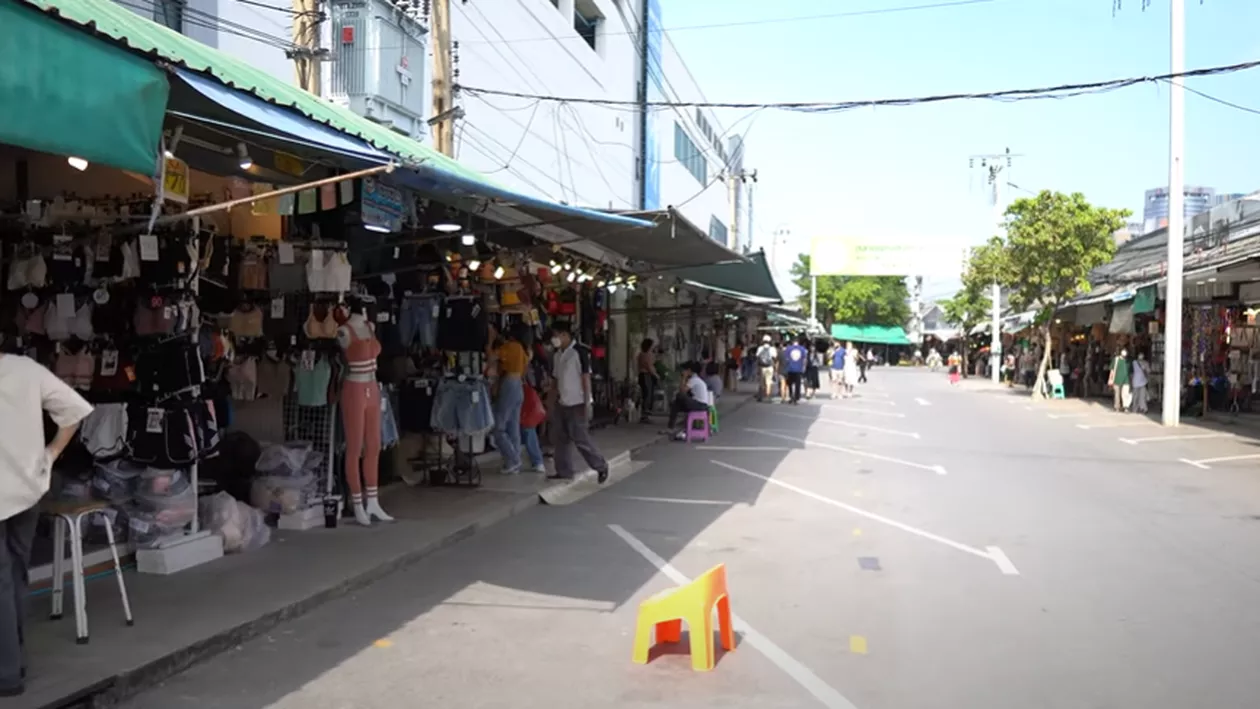 Incendiu în cea mai mare piață de weekend din Thailanda. Aproximativ 1.000 de animale au murit