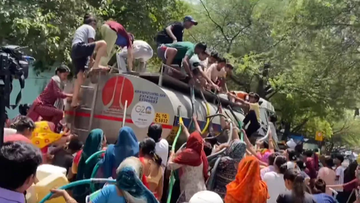 Șase oameni au murit striviți la o coadă pentru bilete la un festival din India. Templul organizator își cere scuze