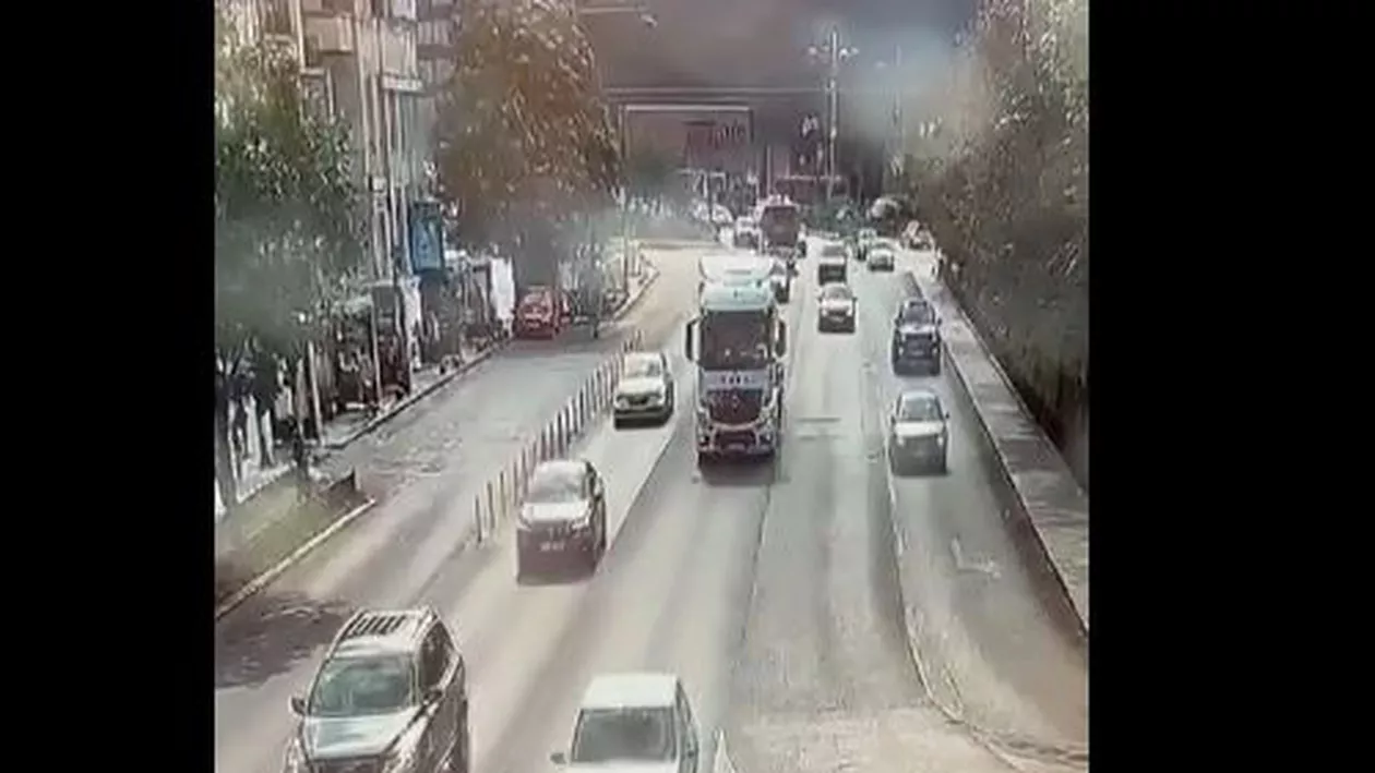 O cisternă plină cu combustibil, la un pas să intre în Pasajul Unirii, deși depășea regimul de înălțime: „Intervenție salvatoare” (VIDEO)