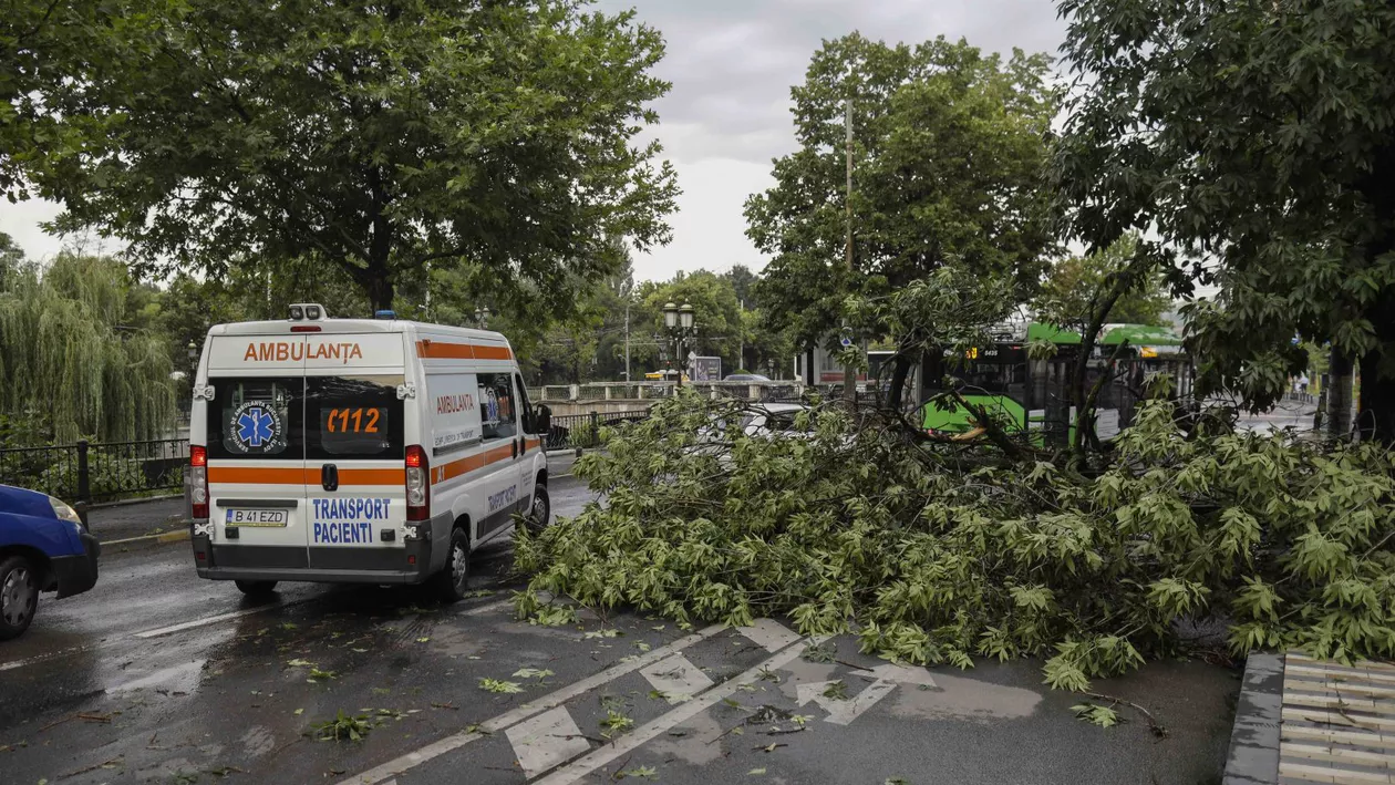 București și mai multe județe din România, vizate de furtuni și grindină. Meterologii au emis avertizări Cod portocaliu