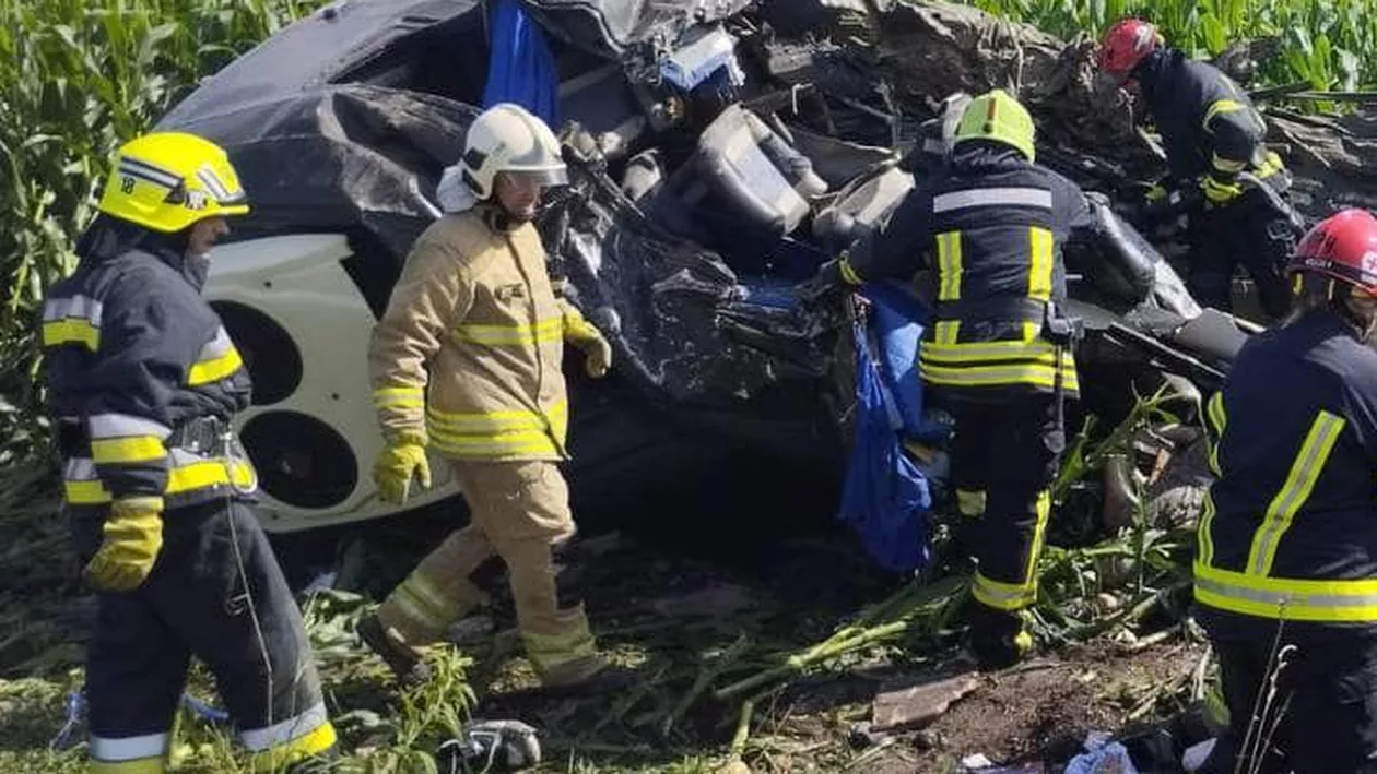Accident cu 14 morți în Ucraina. Medicii încearcă să țină în viață singurul supravieţuitor