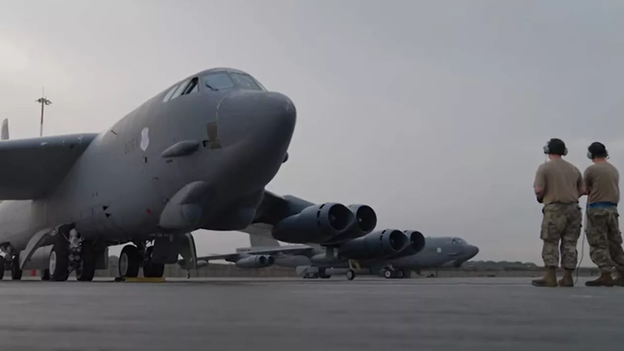 Imagini în premieră cu bombardierele strategice americane, dislocate în România (VIDEO)