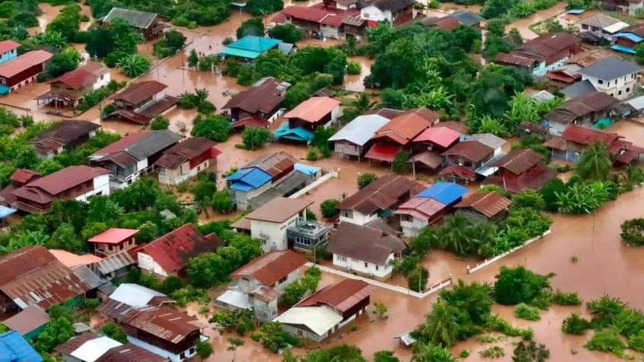 Dezastru în Thailanda. 22 de persoane au murit după indundațiile provocate de ploile torențiale (FOTO&VIDEO)