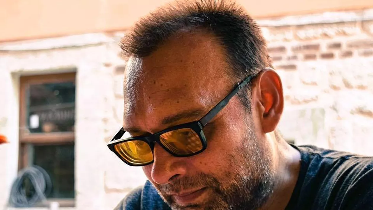 A murit regizorul Bogdan Budeș / Reacții la tragica veste: „Este dureroasă, copleșitoare, greu de primit și acceptat” (FOTO)