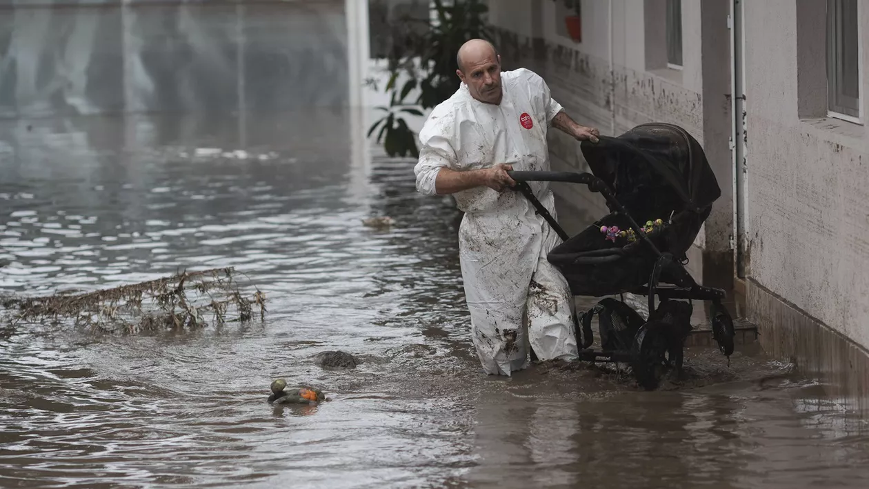 Autoritățile rămân în alertă în urma inundațiilor / Mircea Fechet: Precipitațiile vor urca cel mai probabil spre nord