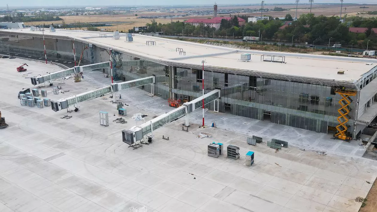 Construcții Erbașu: Lucrările pe Aeroportul Craiova se desfășoară la capacitate maximă. Toate cele trei coridoare mobile au fost montate (FOTO)