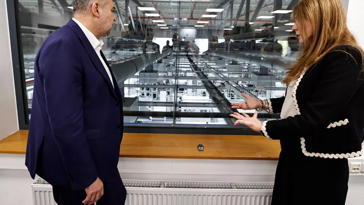 Ciolacu, vizită la o fabrică de echipamente electronice pentru industria auto: Creșterea producției românești a fost și rămâne o prioritate a mandatului meu (FOTO)