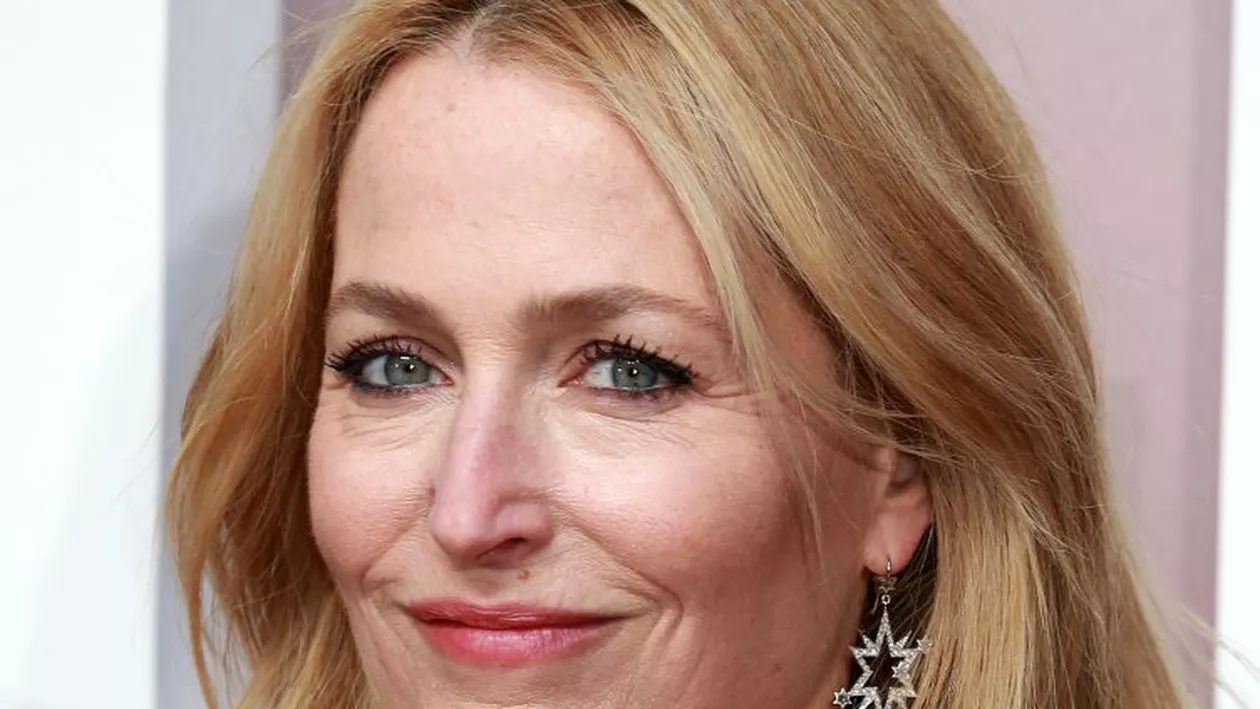 Gillian Anderson, Scully din Dosarele X, spune că a fost surprinsă de propria sa rușine de a-și împărtăși fanteziile sexuale