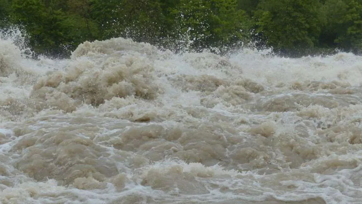 Cod roşu de viituri pe râuri din Galați și Vaslui. Râurile din Moldova vizate de alerte