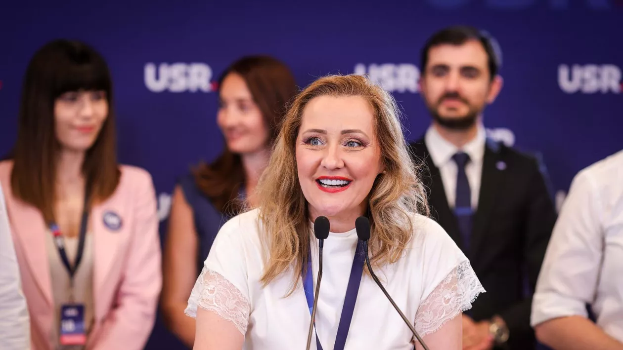 USR a dat, oficial, startul campaniei de strângere de semnături pentru alegerile prezidențiale și parlamentare. Elena Lasconi a strâns semnături în Piața Operei din Timișoara