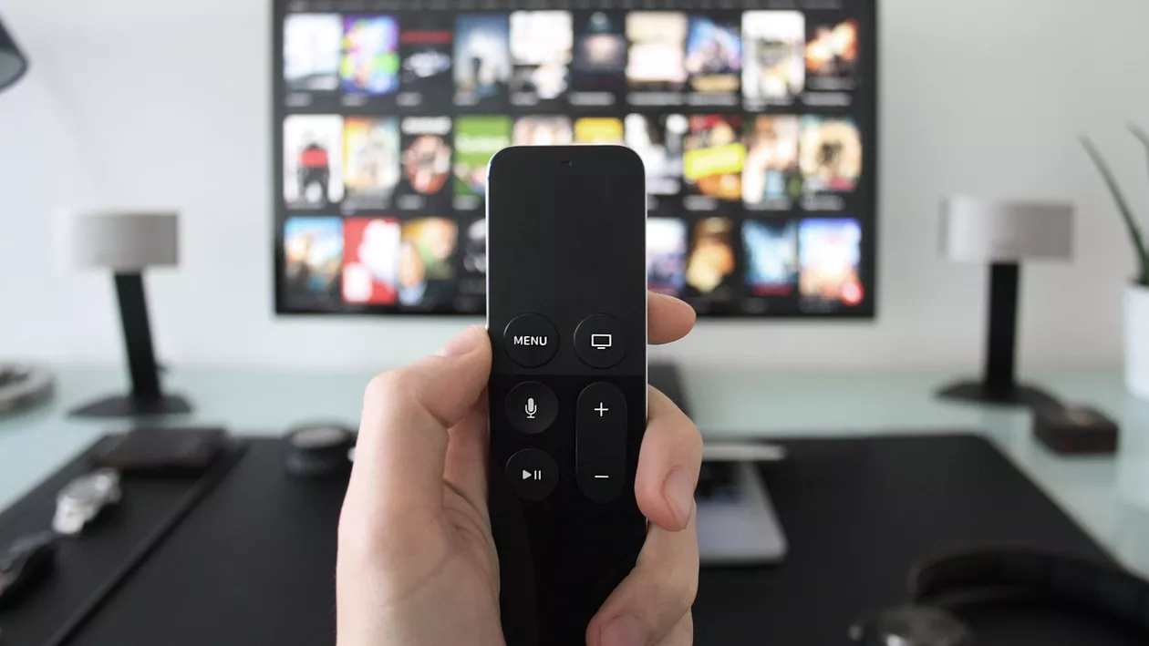 Italia, pe punctul de a introduce pedepse cu închisoarea pentru pirateria TV. Vor putea fi pedepsiți și cei care nu își reclamă vecinii că transmit sau urmăresc ilegal conținut