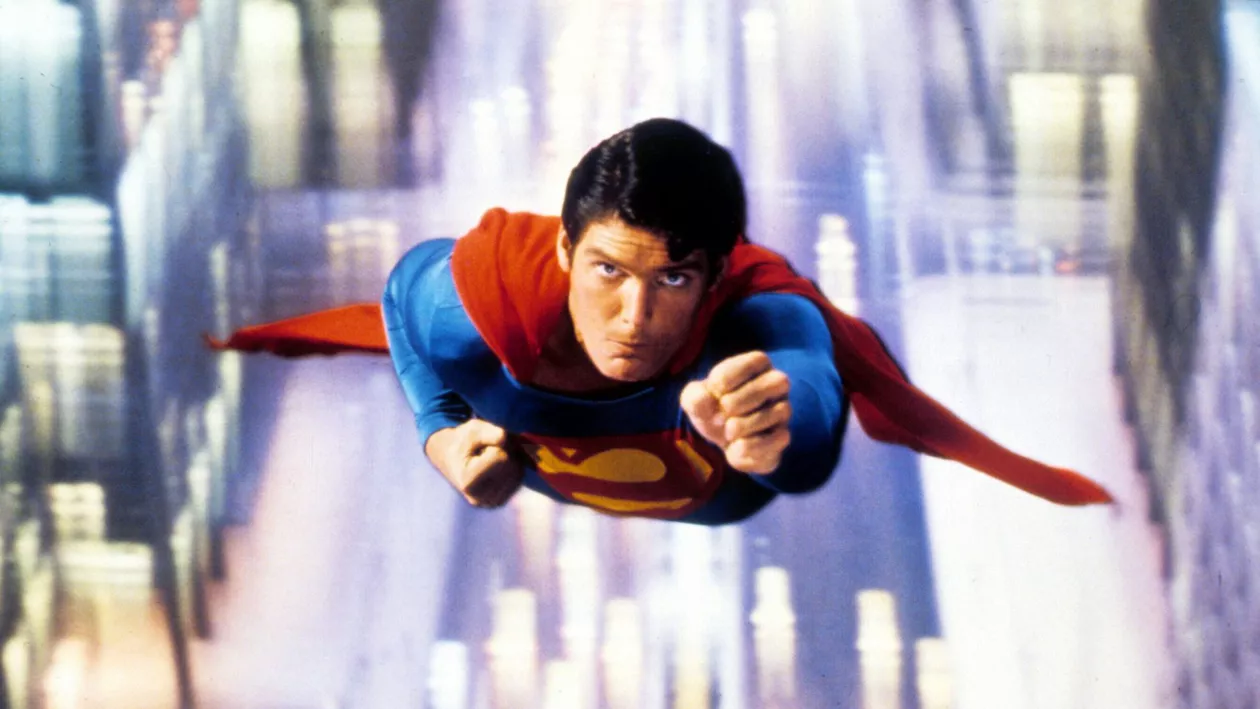 Înșelată de Inteligența Artificială, France 2 a difuzat fragmente false din următorul Superman în timpul știrilor sale principale și l-a scos din sărite pe regizorul James Gunn