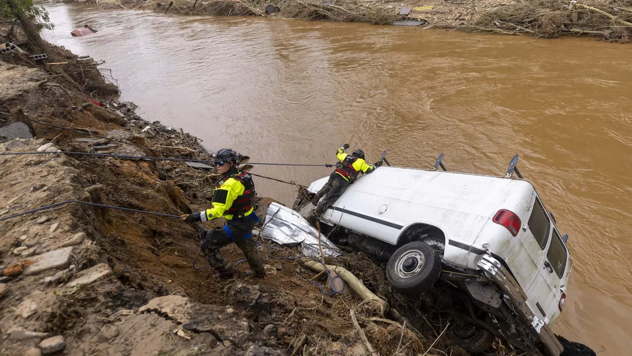 În ciuda speranțelor că-și va pierde din putere, Milton a redevenit uragan de categoria 5 și e considerat furtuna secolului: Un meteorolog a început să plângă atunci când a vorbit despre intensitatea acestuia (VIDEO)