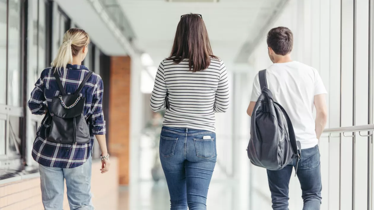 Studentă expulzată de la o universitate din China pentru că a „pătat demnitatea națională”. Ce ar fi făcut, de fapt, tânăra