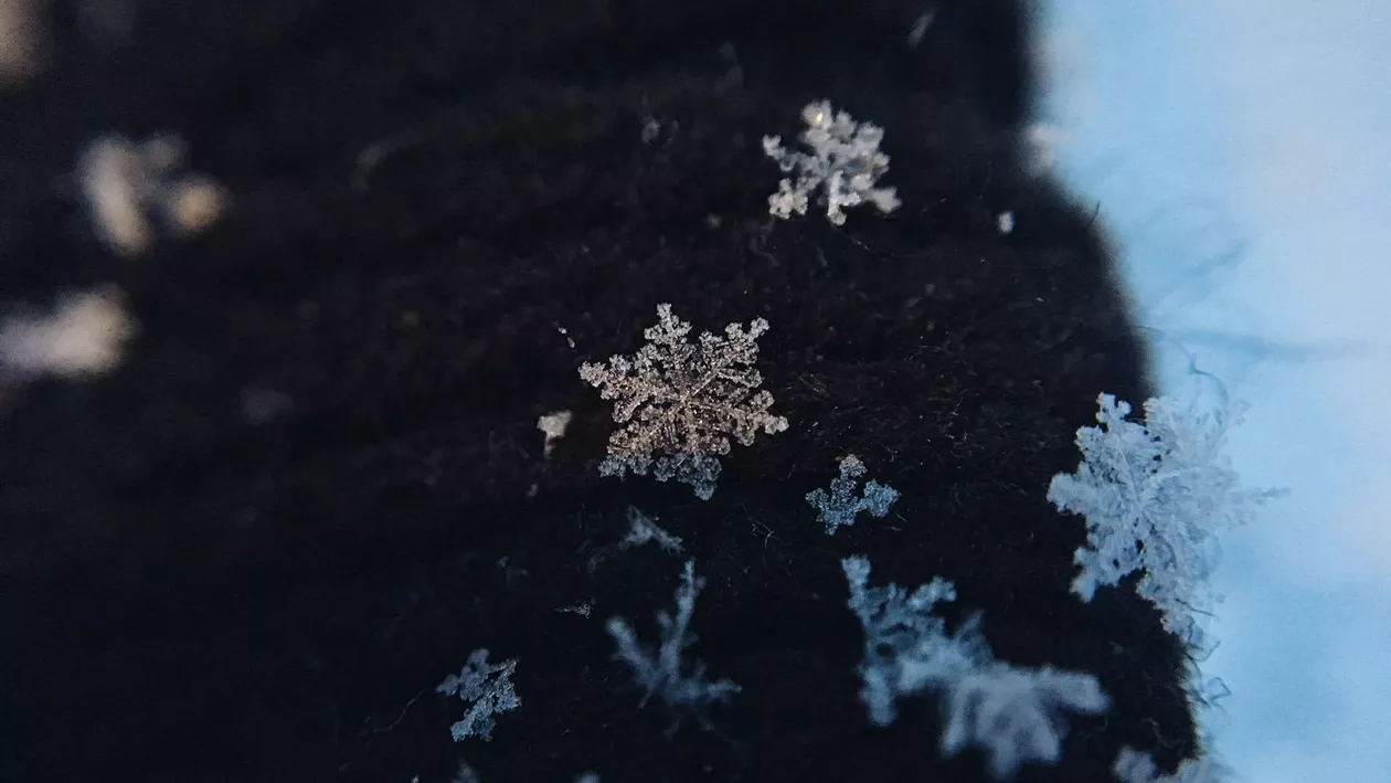 Primii fulgi de zăpadă în Capitală: ANM anunță cum va fi vremea până la sfârșitul săptămânii în întreaga țară