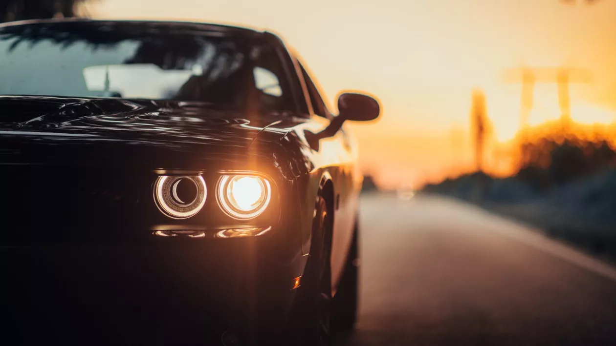 Un român a închiriat mai multe mașini de lux din Marea Britanie, le-a dezmembrat și vândut în țară. La ce sumă se ridică prejudiciul