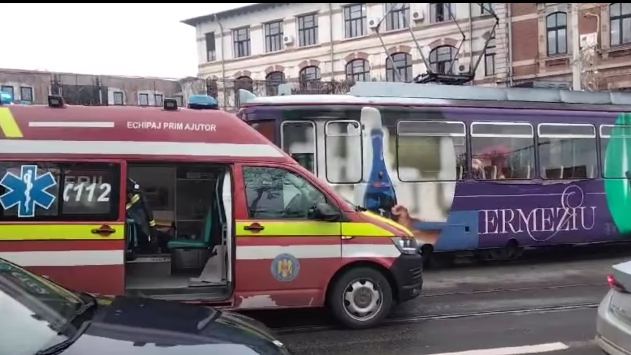 O tânără de doar 24 de ani a murit. A suferit un infarct miocardic în timp ce se afla în tramvai. Ce precizări a făcut medicul șef UPU-SMURD Iași