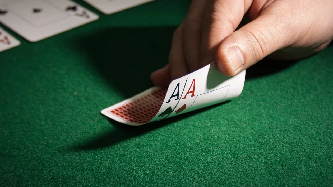 Locul 2 pentru un român la unul dintre cele mai importante turnee de poker din lume. Regizorul Dan Chișu s-a clasat și el între primii 10