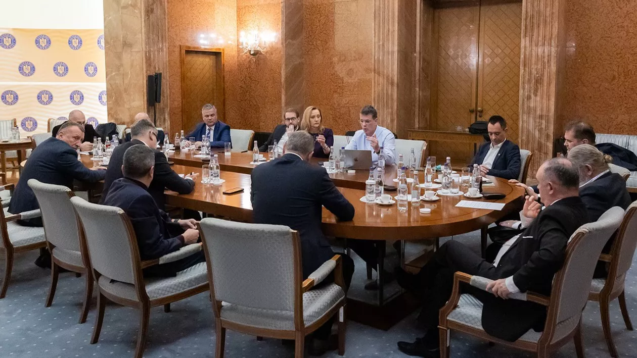 Iulian Fota: Nu rușii au împins România pe marginea prăpastiei, ci lipsa de onoare și de dedicație la nivelul clasei politice / Condițiile USR parcă sunt făcute special ca să omoare negocierile / Liberalii, singurii care rămân pe baricade (VIDEO)
