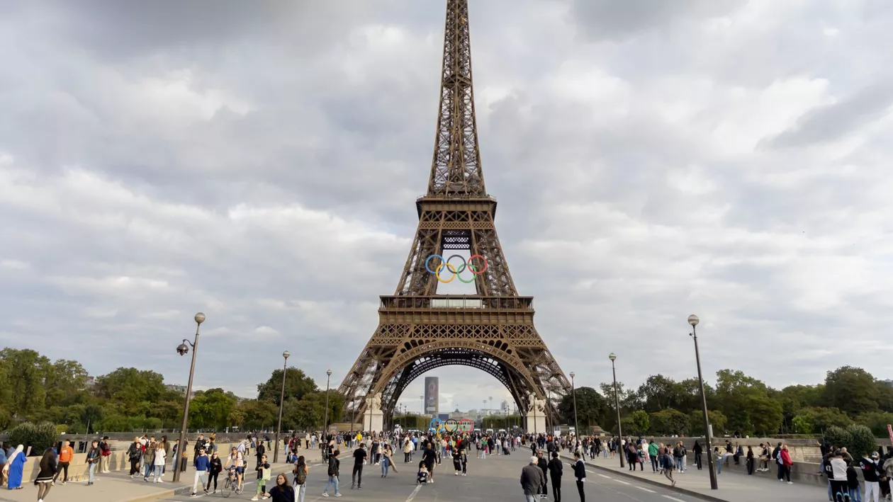 Cum arată locuința închiriată de o tânără în Paris. Cât plătește pentru ea (VIDEO)
