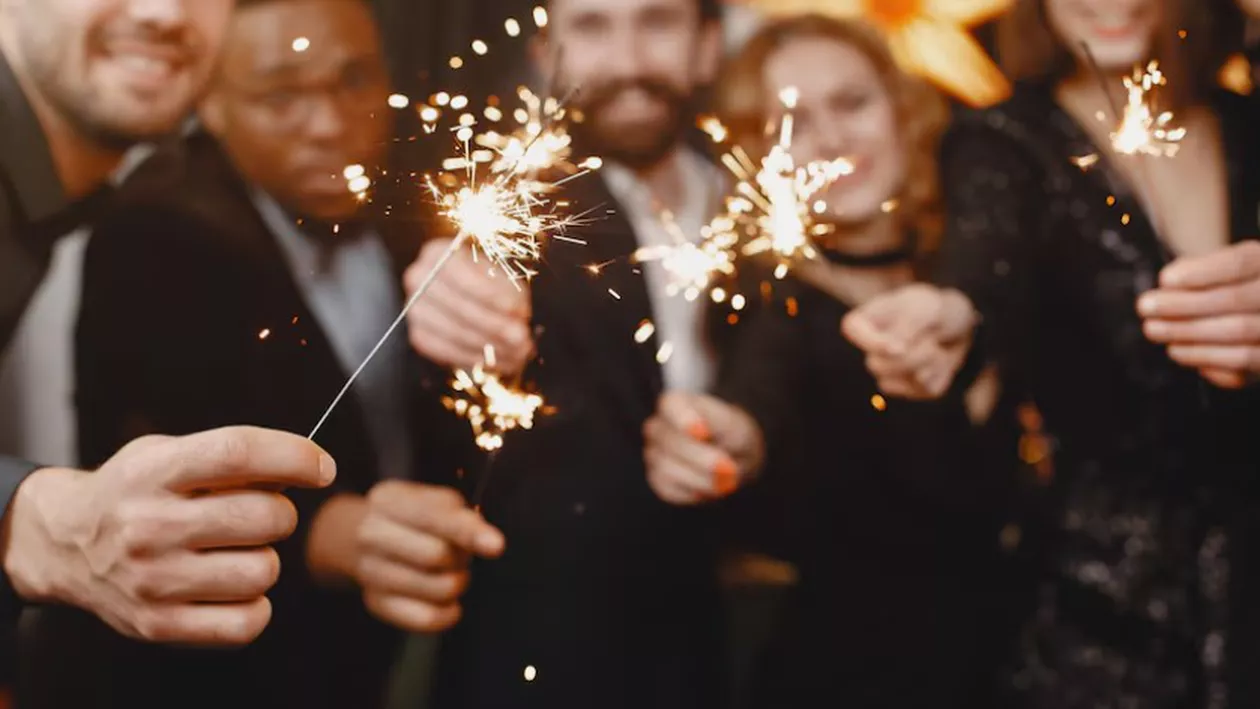 Ce ţinute se poartă, în acest an, de Revelion. Cum să întorci toate privirile asupra ta
