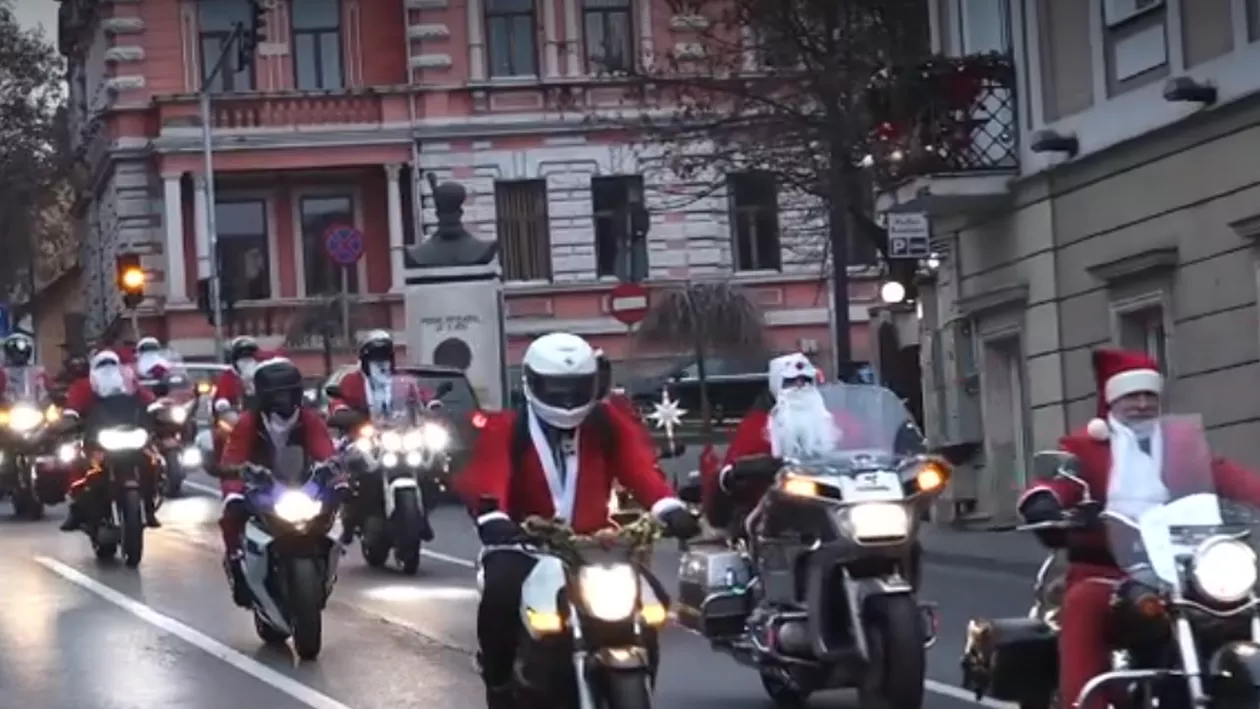 Moș Crăciun pe motociclietă, în Târgu Mureș. Bikerii au oferit cadouri copiiilor