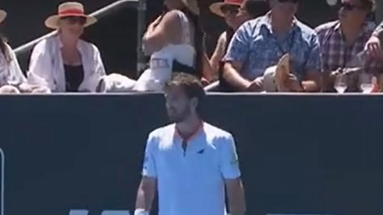Gest șocant făcut de un jucător de tenis: A lovit cu racheta un spectator (VIDEO)
