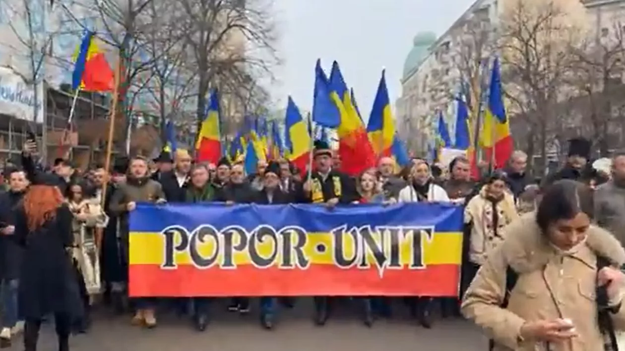 Peste 2.000 de susținători AUR au participat la „Marșul Unirii”, la Iași / George Simion: ”Clasa politică trădătoare a ales să fugă de Ziua Unirii (VIDEO)