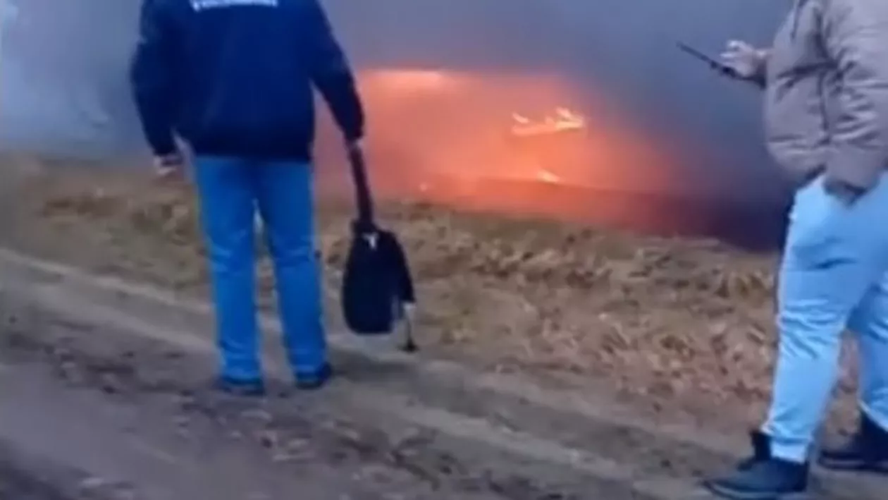 Un tren de călători a luat foc în mers pe ruta dintre Arad și Nădlac. Zeci de pasageri nevoiți să se autoevacueze