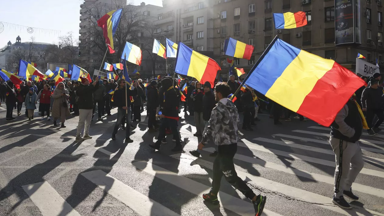 Jandarmii au găsit 11 fumigene în bagajul unui bărbat venit la protestul AUR din Capitală