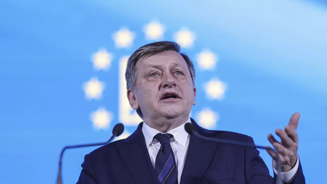 Crin Antonescu, despre întâlnirea lui Klaus Iohannis cu liderii coaliției: Poate fi vorba de varianta în care preşedintele decide să se retragă