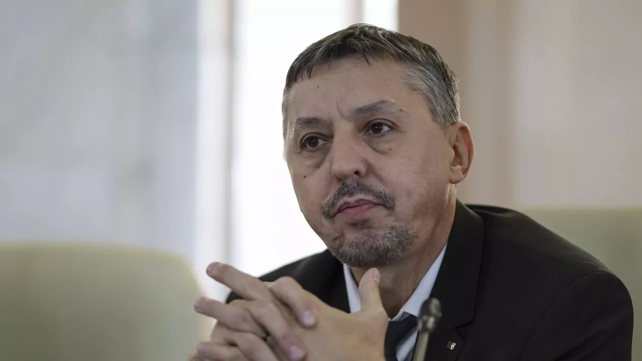 Ministrul Daniel David, despre noile planuri-cadru pentru liceu: „Să nu transformăm copiii în hamali care să poarte cursuri peste cursuri, ore peste ore”